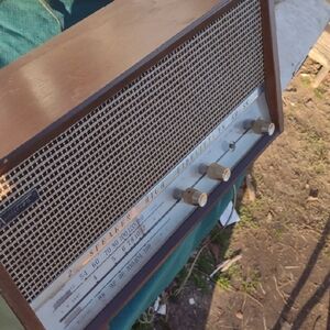Brown 7 Tube AM/FM/SW  Vintage Radio